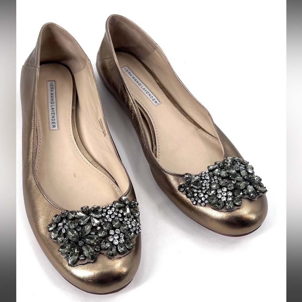 EUC Vera Wang Lavender LUNA all Leather flats Hidden  wedge GOLD-Pewter Crystal